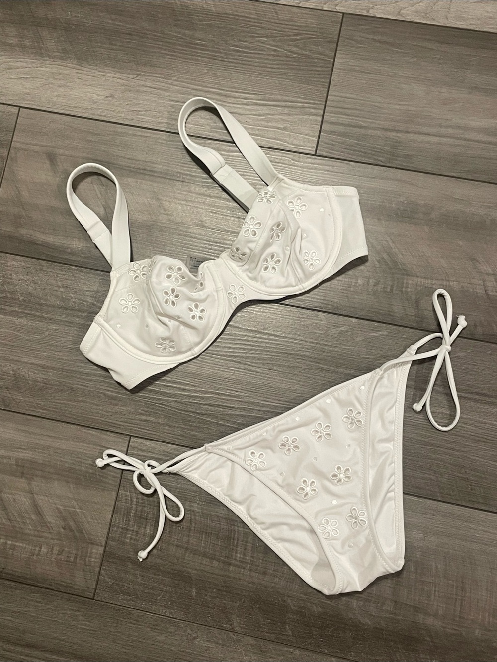 Victoria’s Secret White Eyelet Floral Embroidered Tie-Side Bikini Set 34D/Small